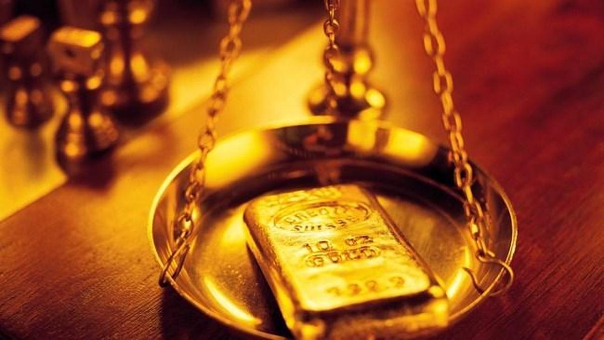 Altının ons fiyatı gerilerken, gram altın 228 liradan, çeyrek altın ise 373 liradan işlem görüyor.
