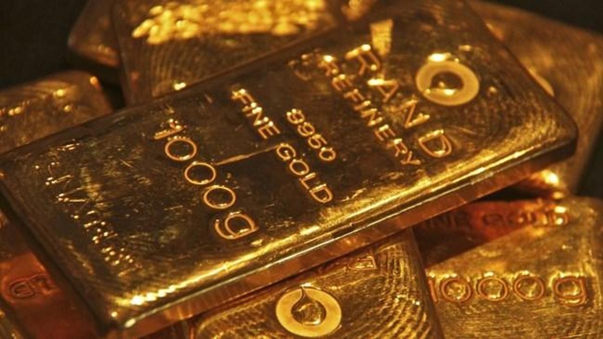 Ons altın fiyatları yeni haftaya düşüşle başlarken, gram altın ise 1000 liranın üzerinde hareket ediyor. İntegral Yatırım Araştırma Müdürü Seda Yalçınkaya, tüm gelişmeleri Bigpara'ya değerlendirdi.