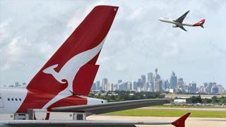  Avustralyalı havayolu Qantas,  hayalet uçuşlar  olarak da adlandırılan uzun süredir iptal edilen seyahatlerde koltuk satmaya devam ettiği yönündeki suçlamaların ardından 66 milyon dolar para cezası ödemeyi kabul etti.