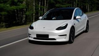 ABD li otomobil üreticisi Tesla ya ikinci farikası için Çin den izin çıktı. Tesla bu fabrikada enerji depolama bataryaları üretecek. 