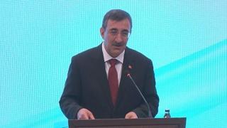 Türkiye-Kazakistan İş Forumu nda açıklamalarda bulunan Cumhurbaşkanı Yardımcısı Cevdet Yılmaz, “Türkiye ekonomisi küresel ve bölgesel zorluklara rağmen olumsuzlukların üstesinden gelmiş ve gelmeye devam etmektedir” dedi. Yılmaz Kazak firmaları da yatırıma davet etti