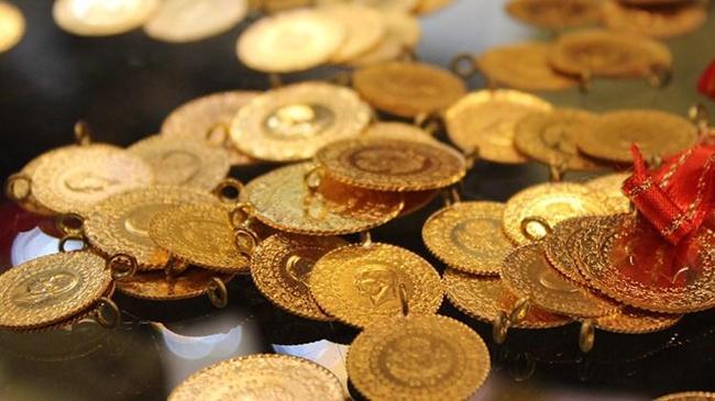 Almanya nın önde gelen bankalarından Commerzbank, 2024 yıl sonu için altın fiyatları tahminini onsu 2100 dolar olarak güncelledi. Kapalıçarşı da gram altın ise 2115 TL den satılıyor. 
