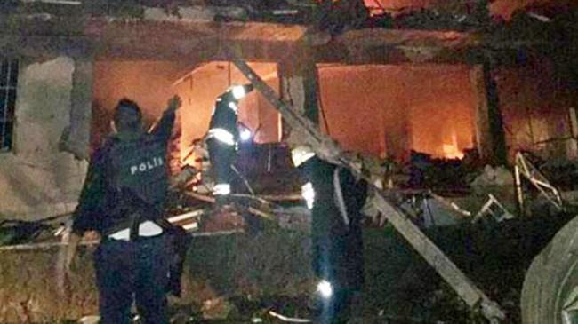 Diyarbakır'da Emniyet'e bombalı araçla saldırı | Genel Haberler