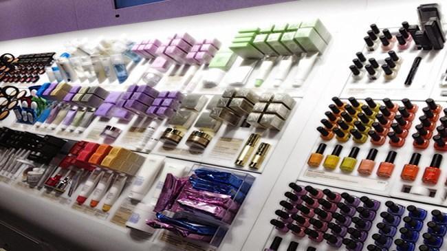 Dev kozmetik şirketi 500 mağazasını kapatacak | Ekonomi Haberleri