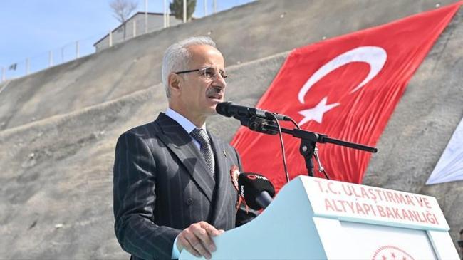 Bakan Uraloğlu açıkladı: Yeni otoyol ve süper hızlı tren projesi başladı | Politika Haberleri