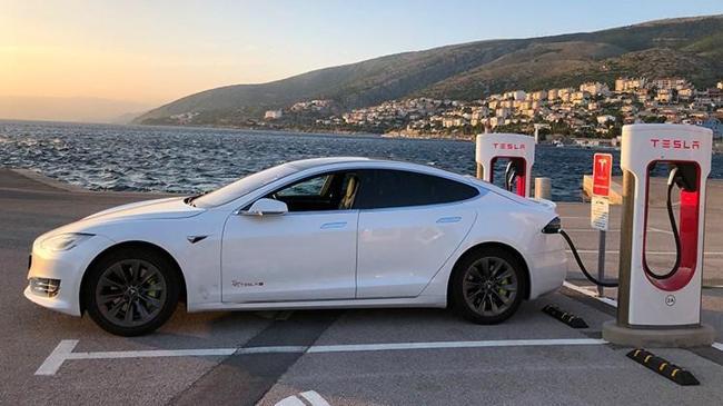 Tesla 2.2 milyon aracını geri çağırıyor | Genel Haberler