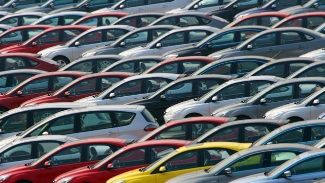 Otomobil ve hafif ticari araç pazarı yüzde 33 daraldı | Ekonomi Haberleri