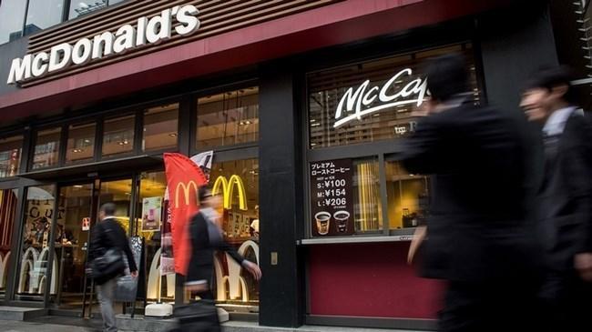 Londra'da McDonald's çalışanları greve gitti | Ekonomi Haberleri