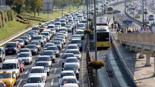 Türkiye'de trafiğe kayıtlı araç sayısı 22 milyonu aştı | Ekonomi Haberleri